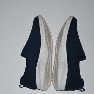 Skechers WOMEN'S  WIDE FIT MEMORY FOAM   SIZE 9 PRE-OWNED